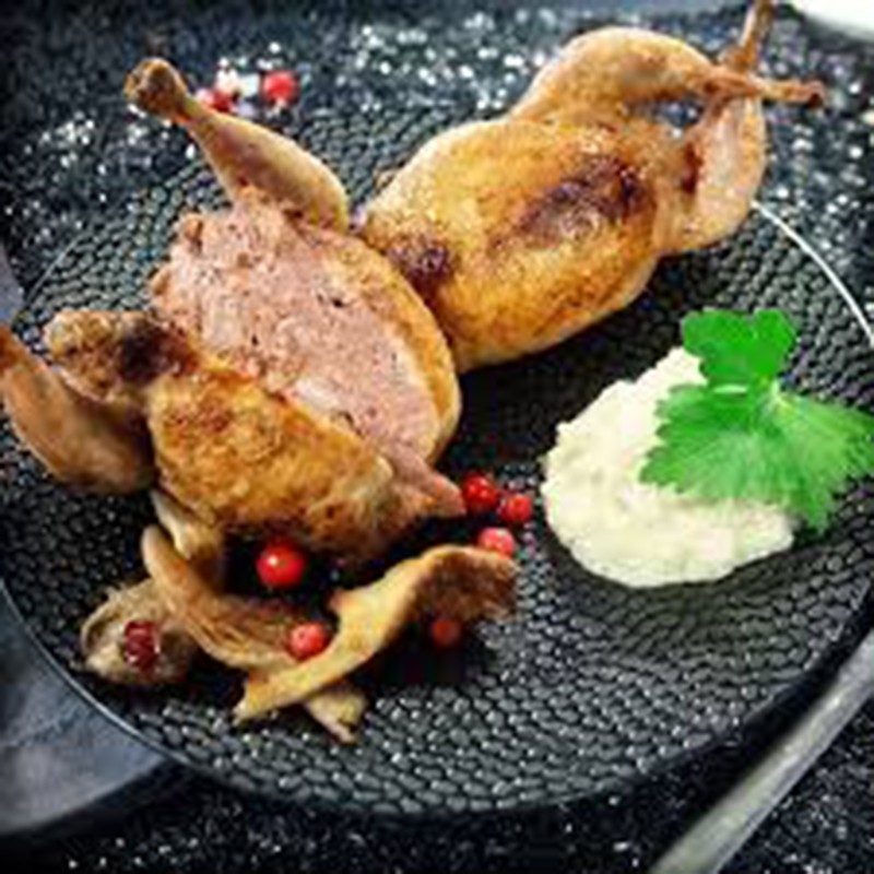 Caille semi désossée farcie crue 
Farce au foie gras de canard